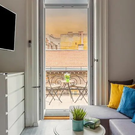 Deluxe Akacfa In The Heart Of Apartment
