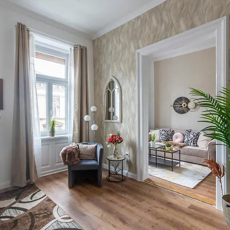 Luxurious Art Deco In The Heart Of Apartment