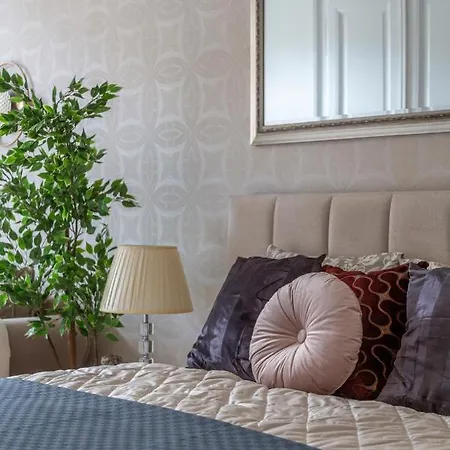 Luxurious Art Deco In The Heart Of Apartment