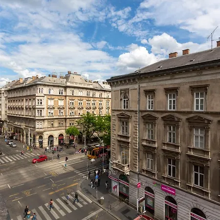 Luxurious Art Deco In The Heart Of Apartment Budapest