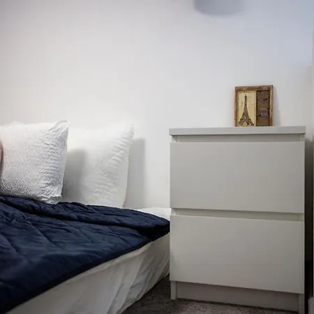 Deluxe Akacfa In The Heart Of Apartment *