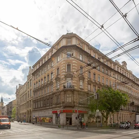Luxurious Art Deco In The Heart Of Budapest
