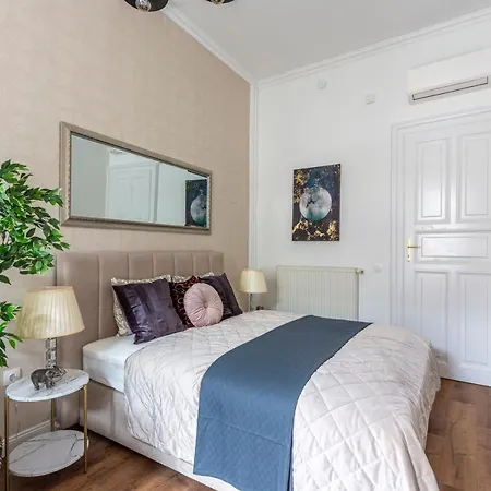 Luxurious Art Deco In The Heart Of Apartment Budapest
