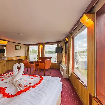 Fortuna Boat Úszó hotel 3*