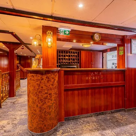 Fortuna Boat Botel Budapest