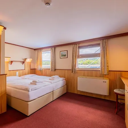 Fortuna Boat Úszó hotel 3*
