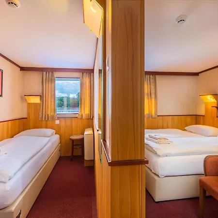 Fortuna Boat Botel 3*