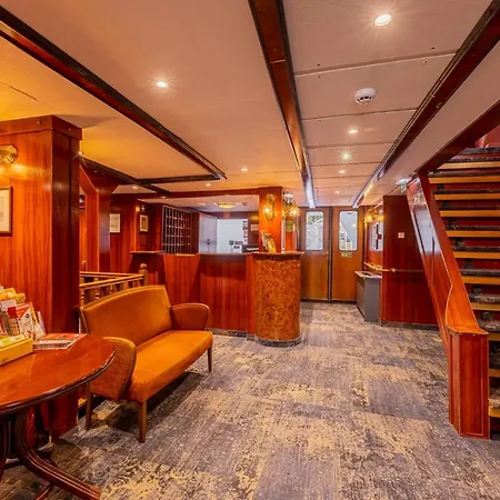 Fortuna Boat Botel Budapest