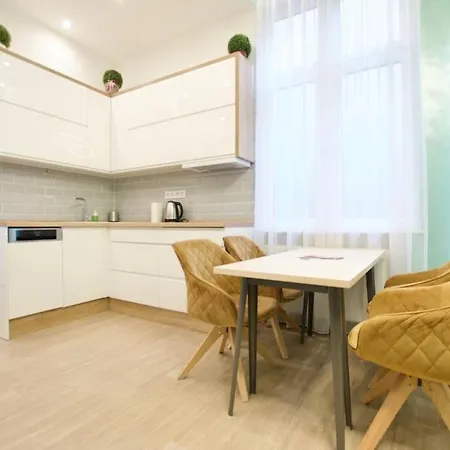 Apartment Standard By Hi5- Charming Budapest