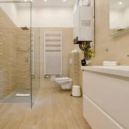 Standard By Hi5- Charming Budapest