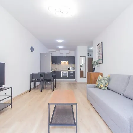 Spring House With Free Private Parking Apartment *