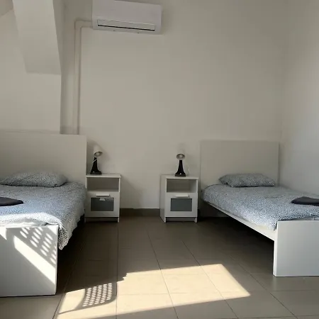 Konvoj Szallo Hostel *