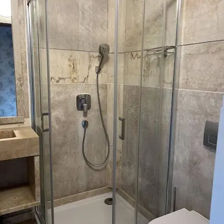 Apartment Elegant Rooftop Studio With Shared Terrace And Jacuzzi