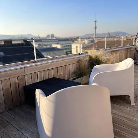 Elegant Rooftop Studio With Shared Terrace And Jacuzzi Apartment *