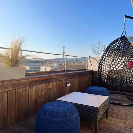 Elegant Rooftop Studio With Shared Terrace And Jacuzzi Apartment Budapest