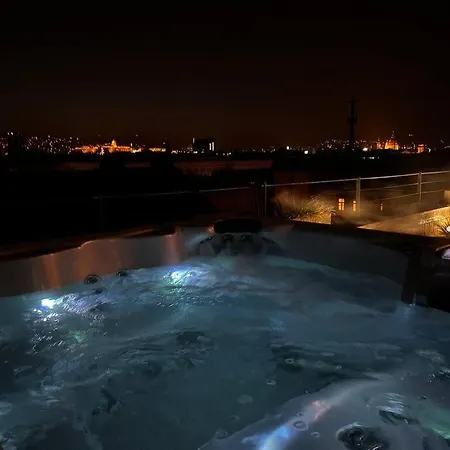 Elegant Rooftop Studio With Shared Terrace And Jacuzzi *