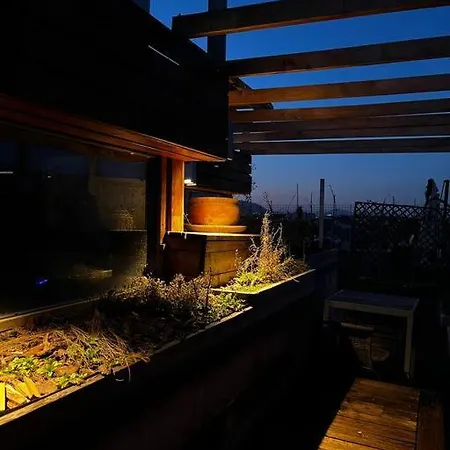 Apartment Elegant Rooftop Studio With Shared Terrace And Jacuzzi *
