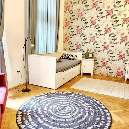Travelers Award Winning Place In The Heart Of Kamilla Apartment *