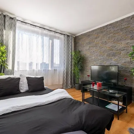 Apartment Spacious And Bright Flat Between Airport & Center Budapest