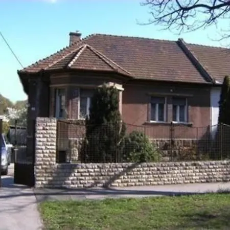 Haus In Mit Grossem Garten Fuer Familien Und Hund * Budapest