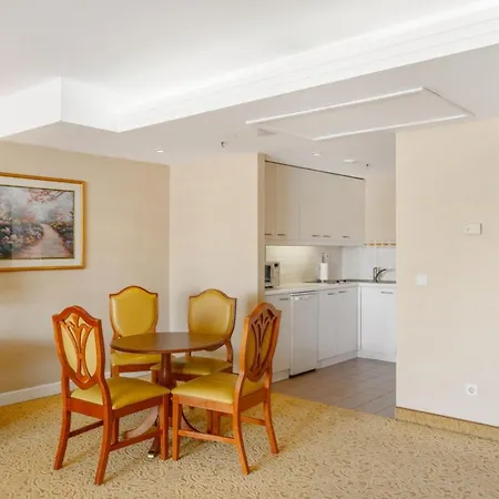 Hotel Millennium Court, - Marriott Executive