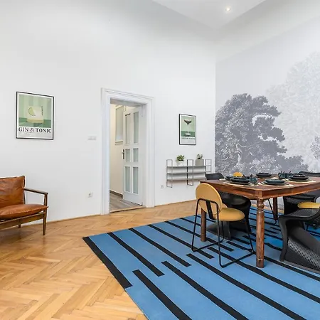 Center With Balcony Apartment Budapest