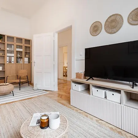 Sassy Lee Apartment *