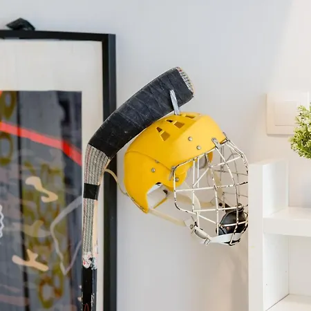 Live Like A Local At The Rustic Hockey Hut Apartment *
