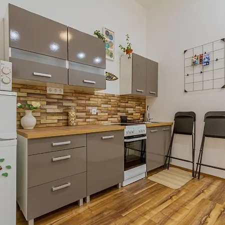 Balinese Style Downtown Apartment Budapest
