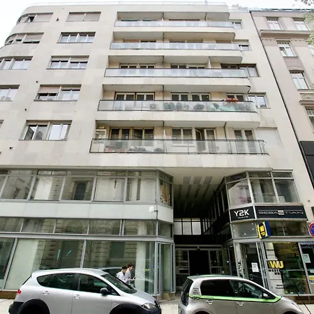 Standard By Hi5 - Petofi 12 Budapest