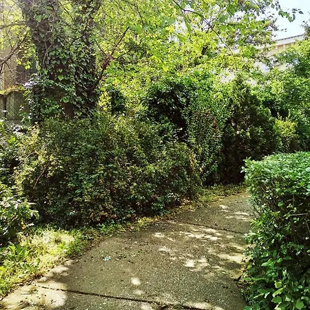Flat In Historic With Your Own Private Garden, Near City Park *