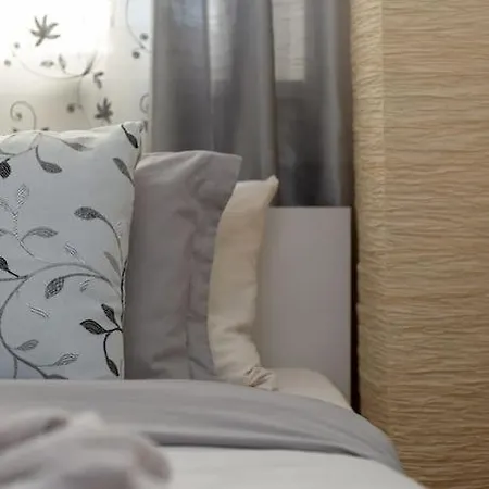 Spacious And Bright Flat Between Airport & Center בודפשט