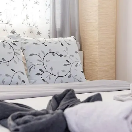 Apartment Spacious And Bright Flat Between Airport & Center Budapest