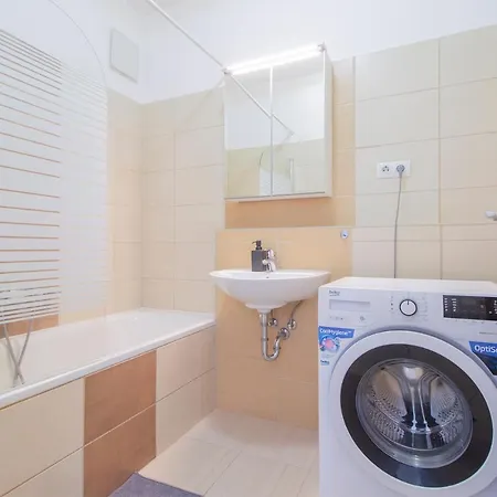 Spring House With Free Private Parking Budapest