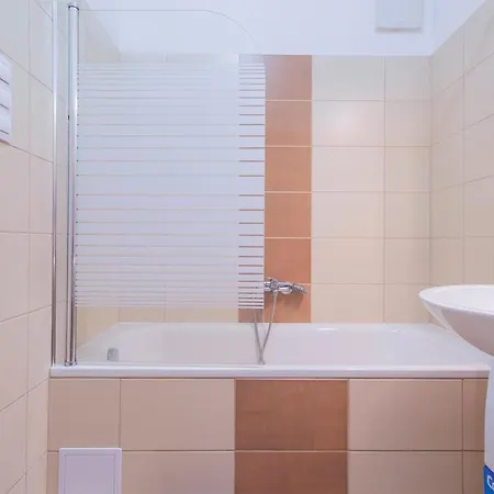 Spring House With Free Private Parking Apartment *