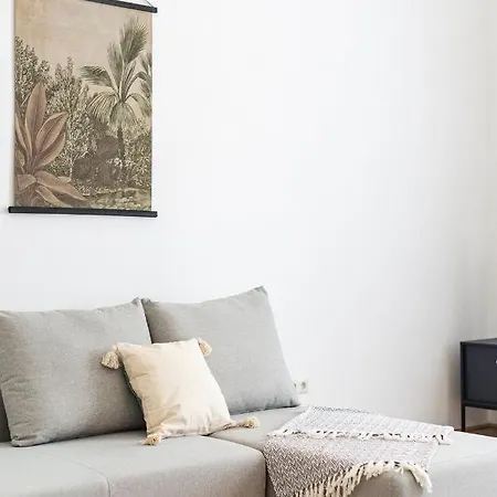Center With Balcony Apartment *