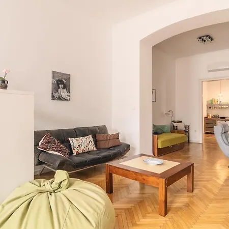 Bright & Spacious Loft With Basilica View * בודפשט