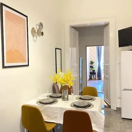 Apartment 西火车站舒适3间客房