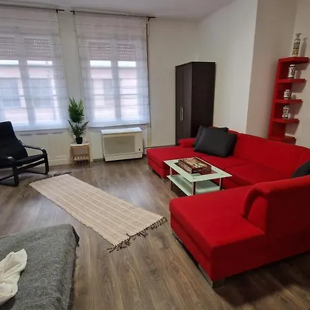 Perfect Located Flat With Gametable *