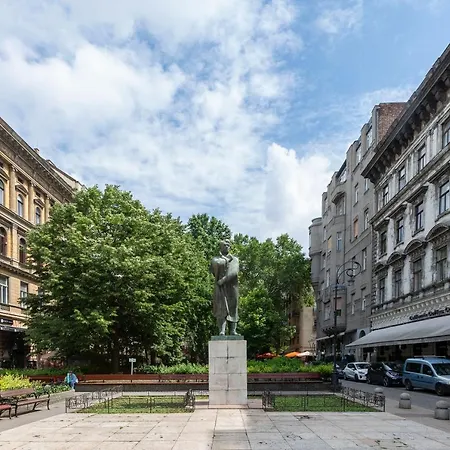 Luxurious In Liszt Ferenc Square Apartment Budapest