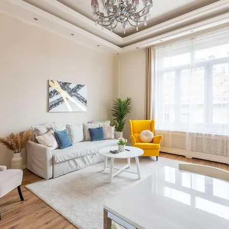 Luxurious In Liszt Ferenc Square Apartment