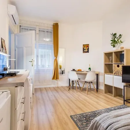 Urbannest - Super Cozy By Nw Apartment