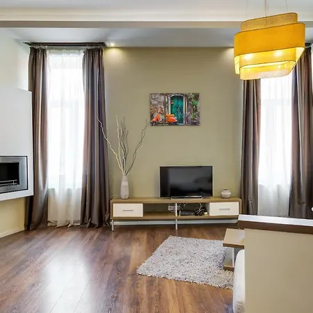 Spacious & Stylish In Downtown Budapest