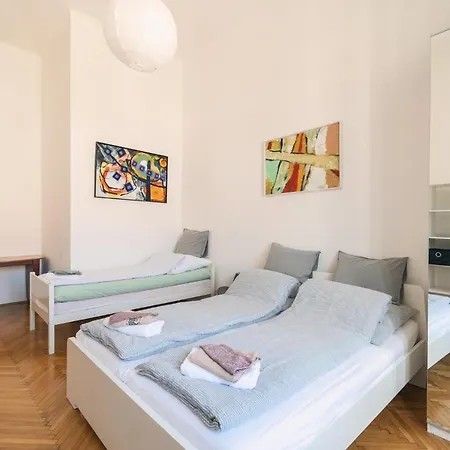 Sunny, Airy, Artsy & Authentic Loft With Balcony Apartment Budapest
