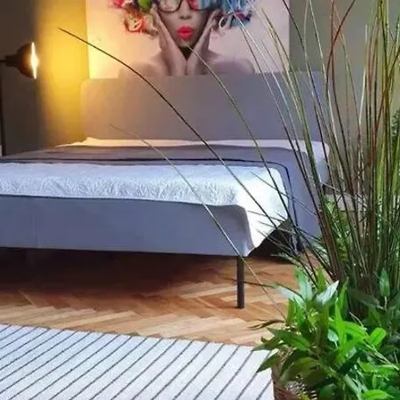 Apartment Beautifully Design Near Corvin Plaza