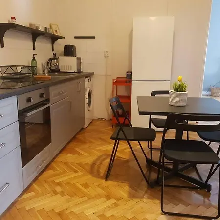 Beautifully Design Near Corvin Plaza Apartment Budapest