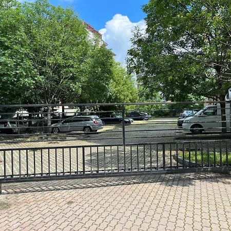 Lovely - Free Parking Apartment *