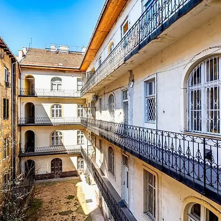 Broadway 2bedroom Budapest