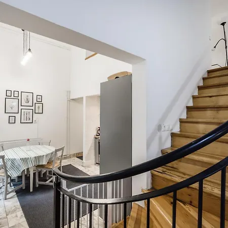 Podi Apartment *