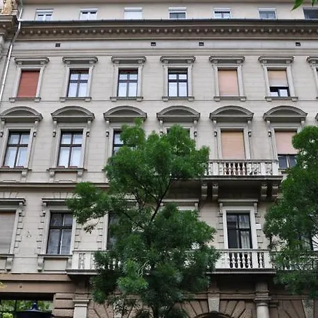 Charming Art Deco Flat Apartment